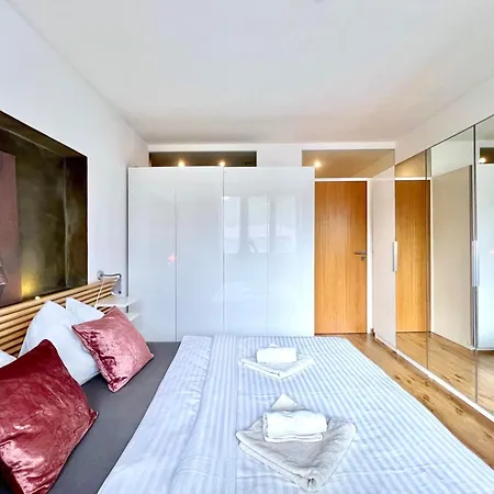 Jana's Apartment, Free Parking