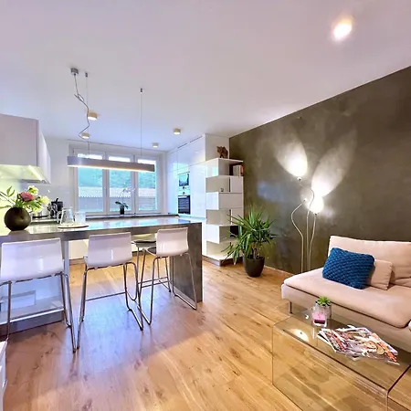 Jana's Apartment, Free Parking