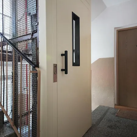 Jana's Apartment, Free Parking Prag